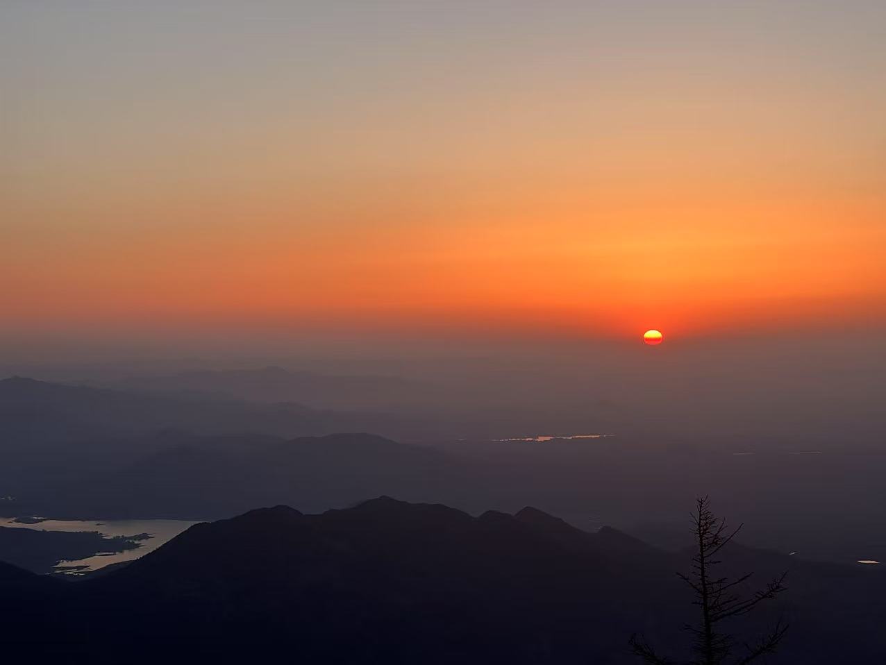 【三米商业思考】靠山吃山，靠海吃海，旅游景点也是一个超强IP-20250419-螃蟹搞钱社区-游戏星球-三米星球：游戏人&互联网人终身成长的平台